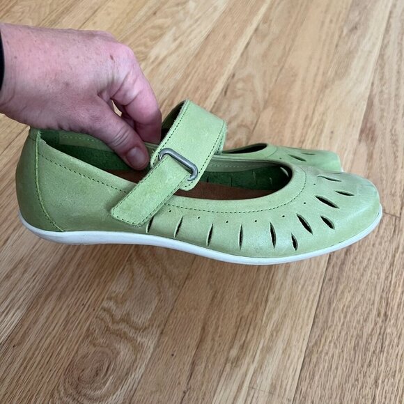 Taos Green Leather Mary Jane Flats Women's Size 37 US 6-6.5 - Picture 5 of 10
